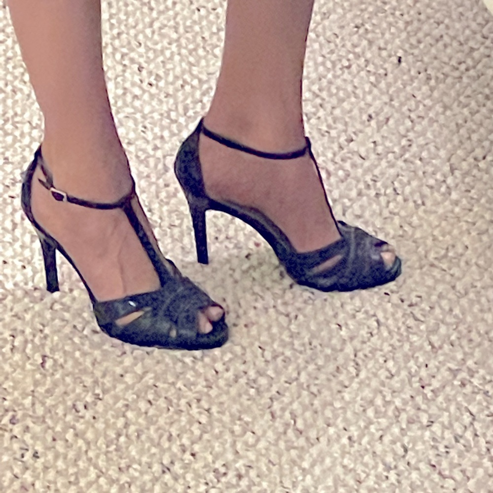 New Nine West peep toe heels